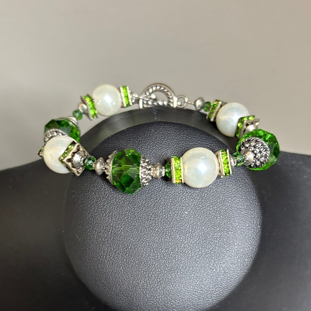 Elegant Faux Pearl Green Glass and Silver Beaded Bracelet